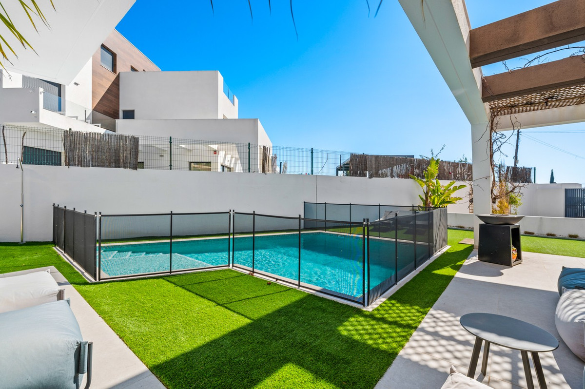Se vende Villa - Chalet de 4 dormitorios en Costa Blanca, Alicante, España