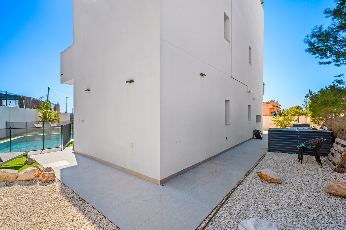 Se vende Villa - Chalet de 4 dormitorios en Costa Blanca, Alicante, España