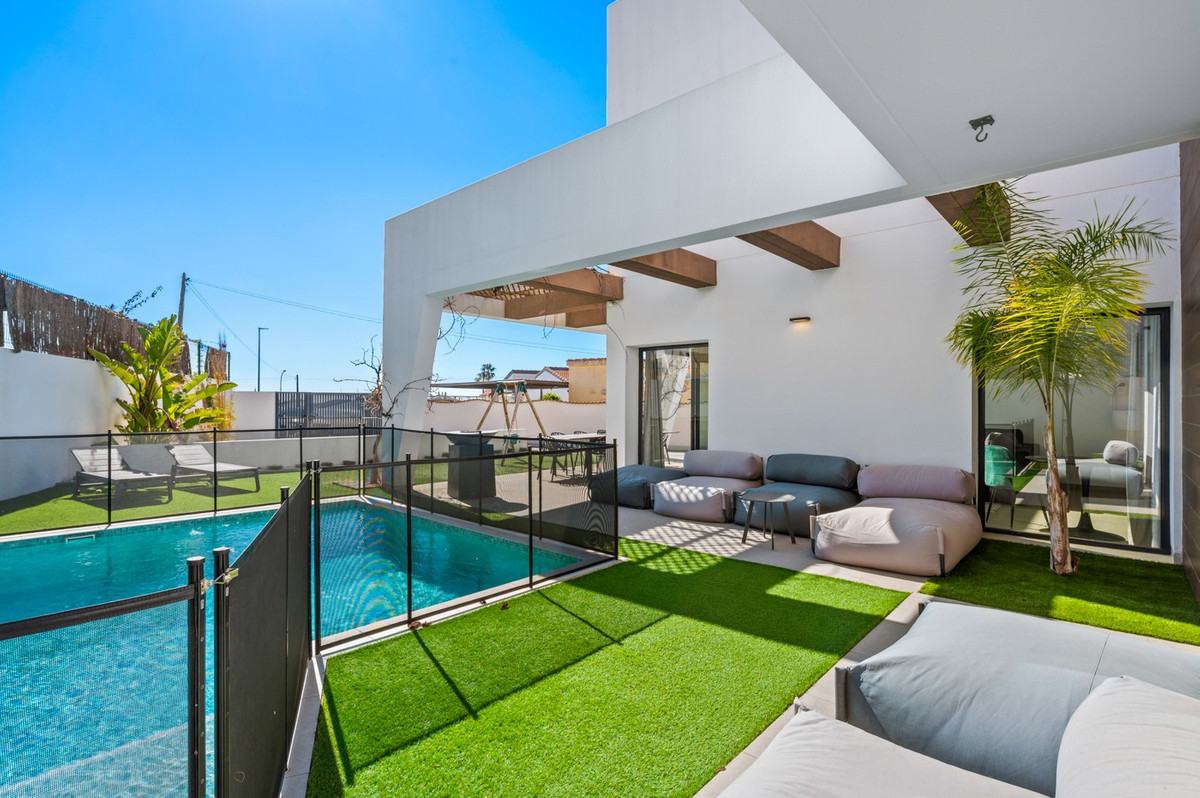 Se vende Villa - Chalet de 4 dormitorios en Costa Blanca, Alicante, España