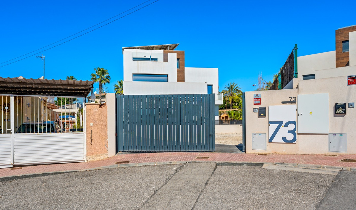 Se vende Villa - Chalet de 4 dormitorios en Costa Blanca, Alicante, España