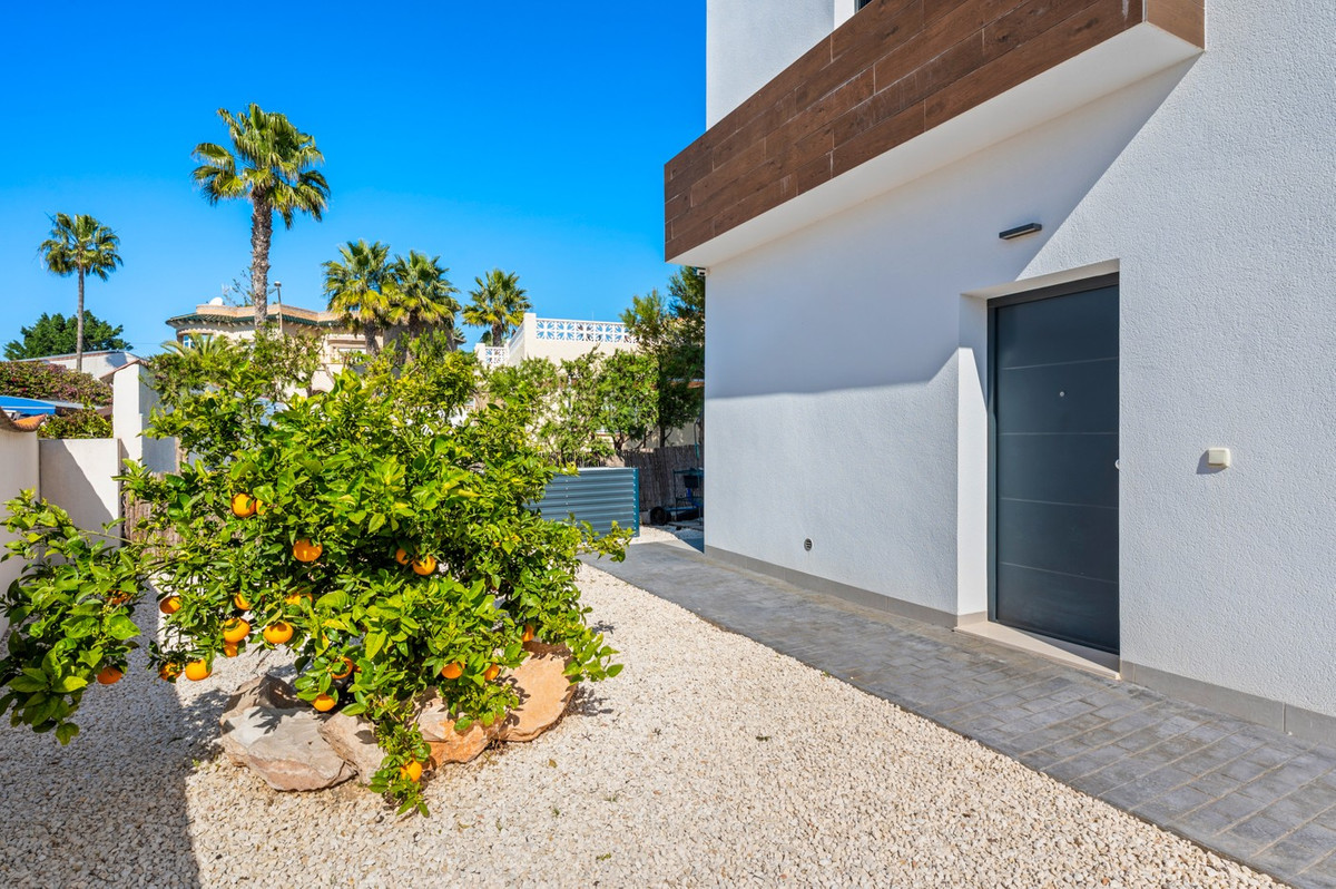 Se vende Villa - Chalet de 4 dormitorios en Costa Blanca, Alicante, España