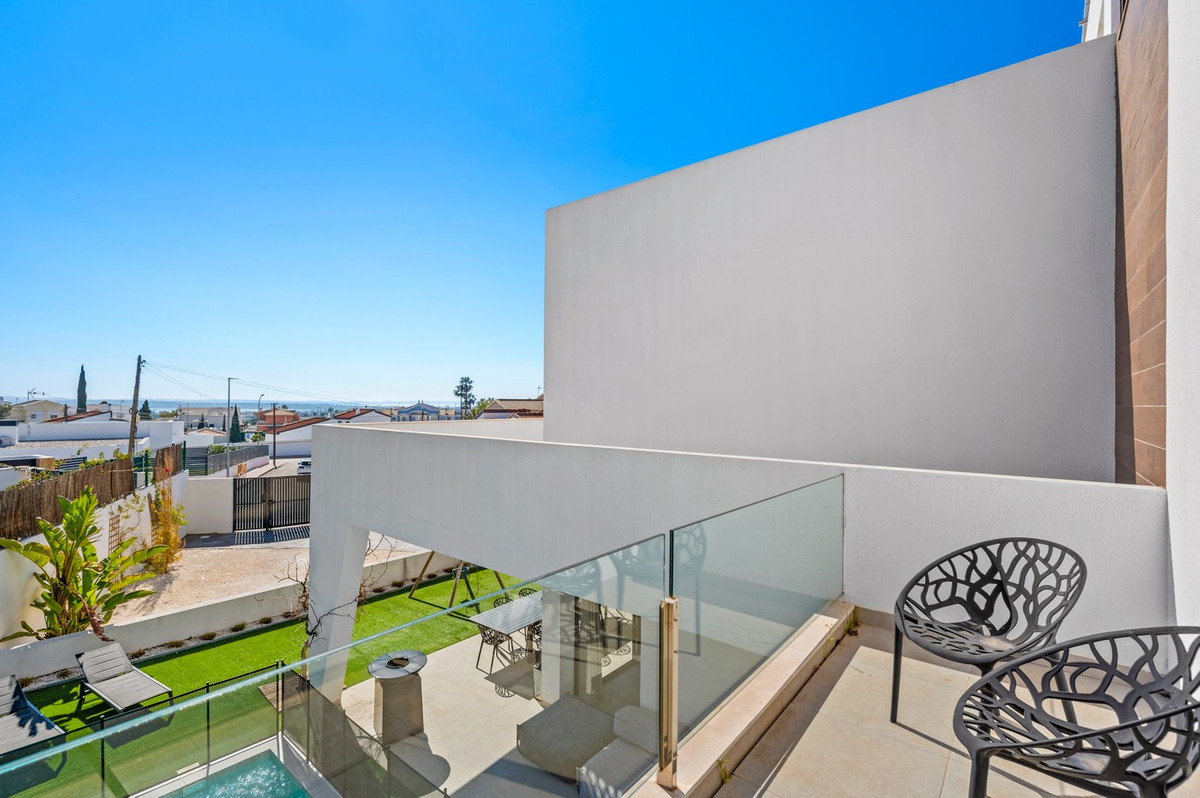 Se vende Villa - Chalet de 4 dormitorios en Costa Blanca, Alicante, España