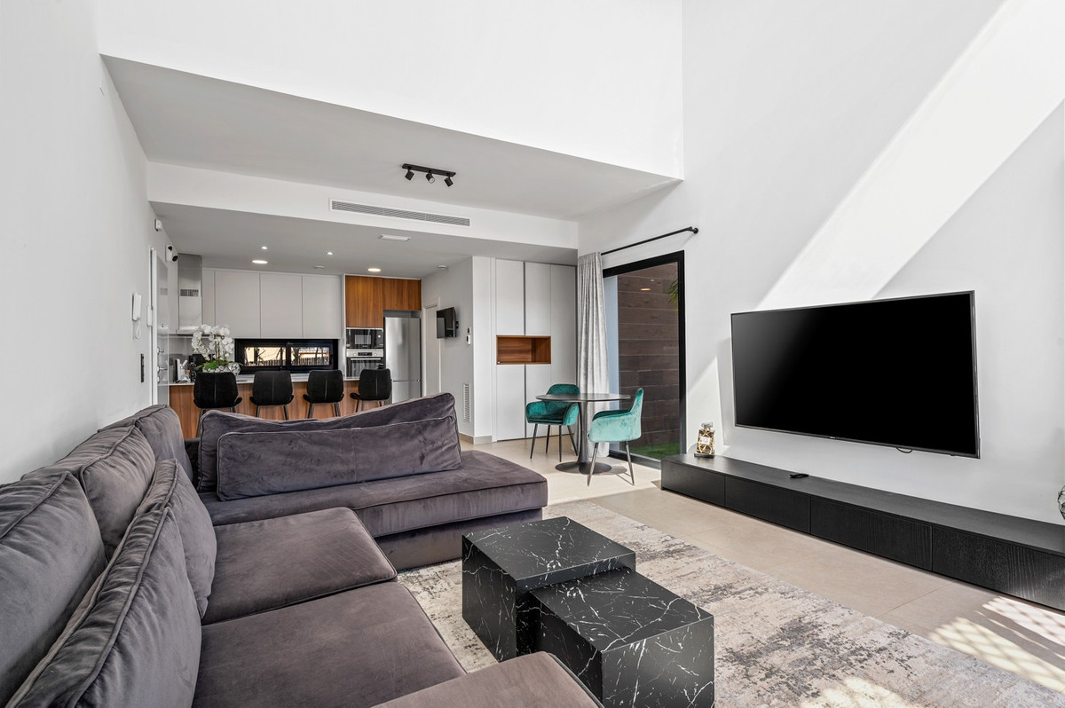 Se vende Villa - Chalet de 4 dormitorios en Costa Blanca, Alicante, España