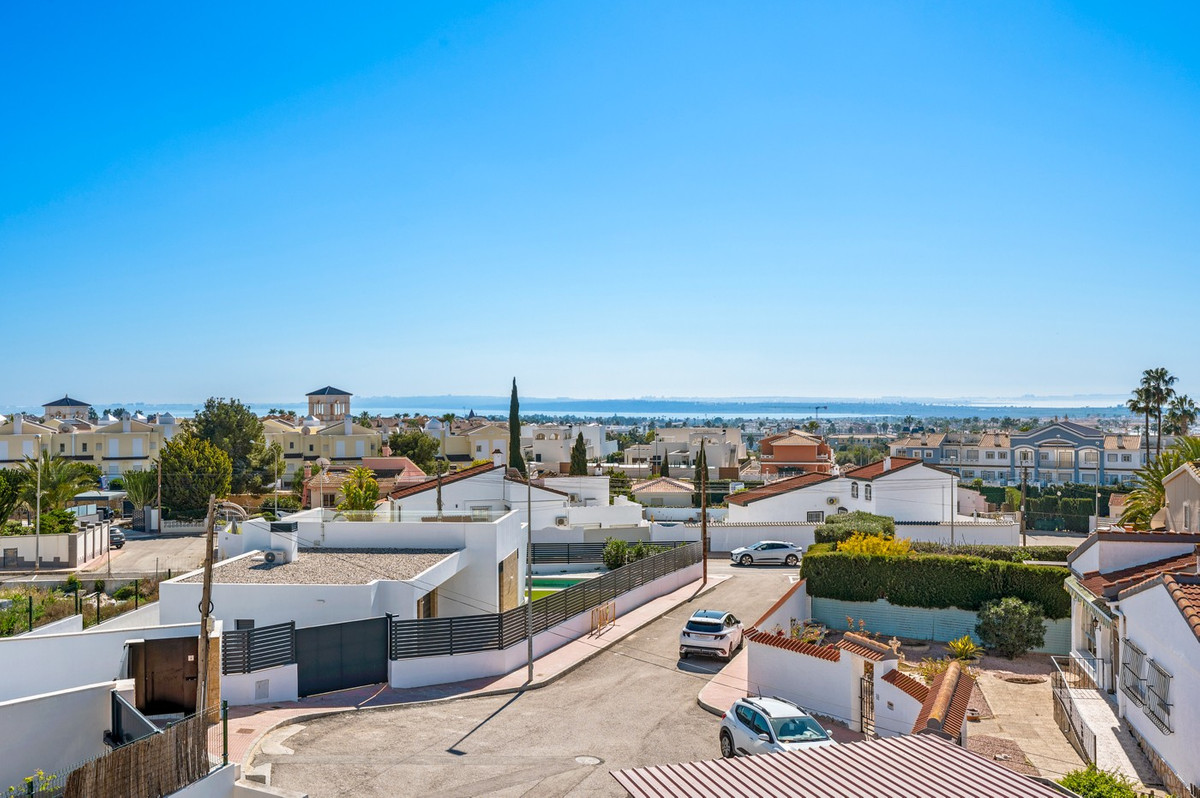 Se vende Villa - Chalet de 4 dormitorios en Costa Blanca, Alicante, España