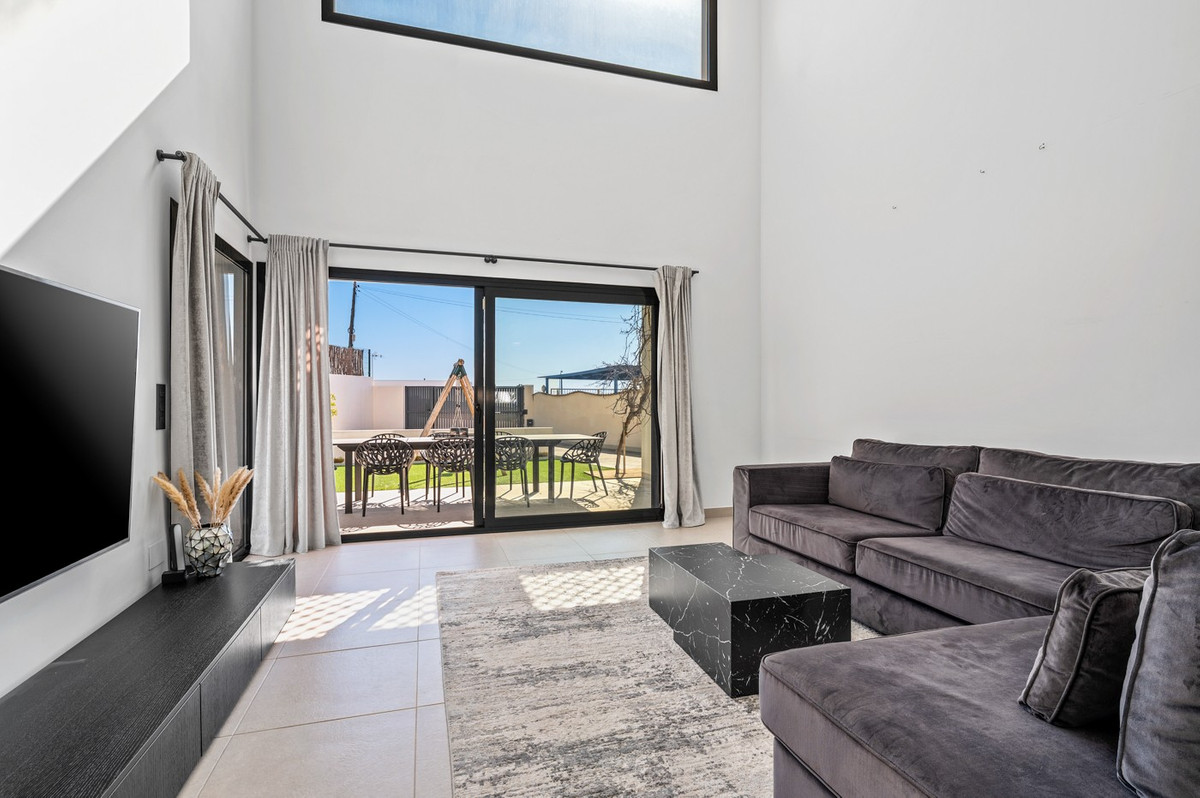 Se vende Villa - Chalet de 4 dormitorios en Costa Blanca, Alicante, España