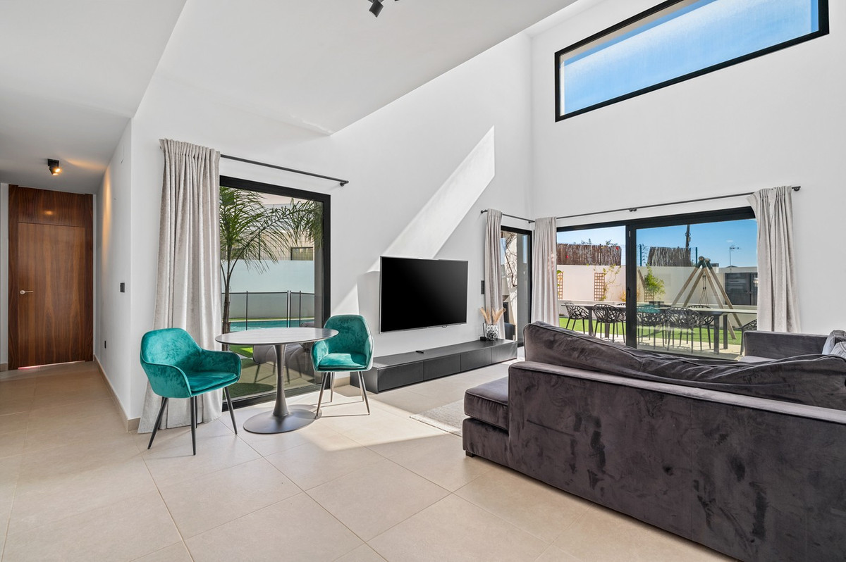 Se vende Villa - Chalet de 4 dormitorios en Costa Blanca, Alicante, España