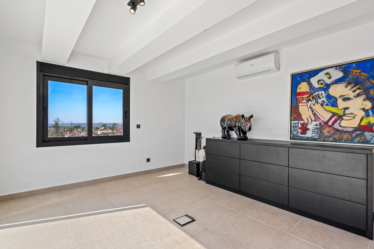 Se vende Villa - Chalet de 4 dormitorios en Costa Blanca, Alicante, España