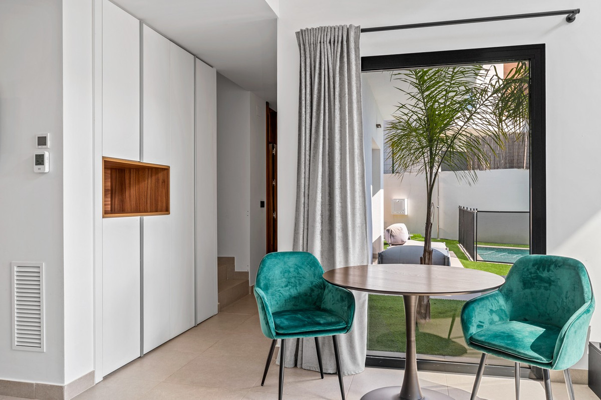 Se vende Villa - Chalet de 4 dormitorios en Costa Blanca, Alicante, España
