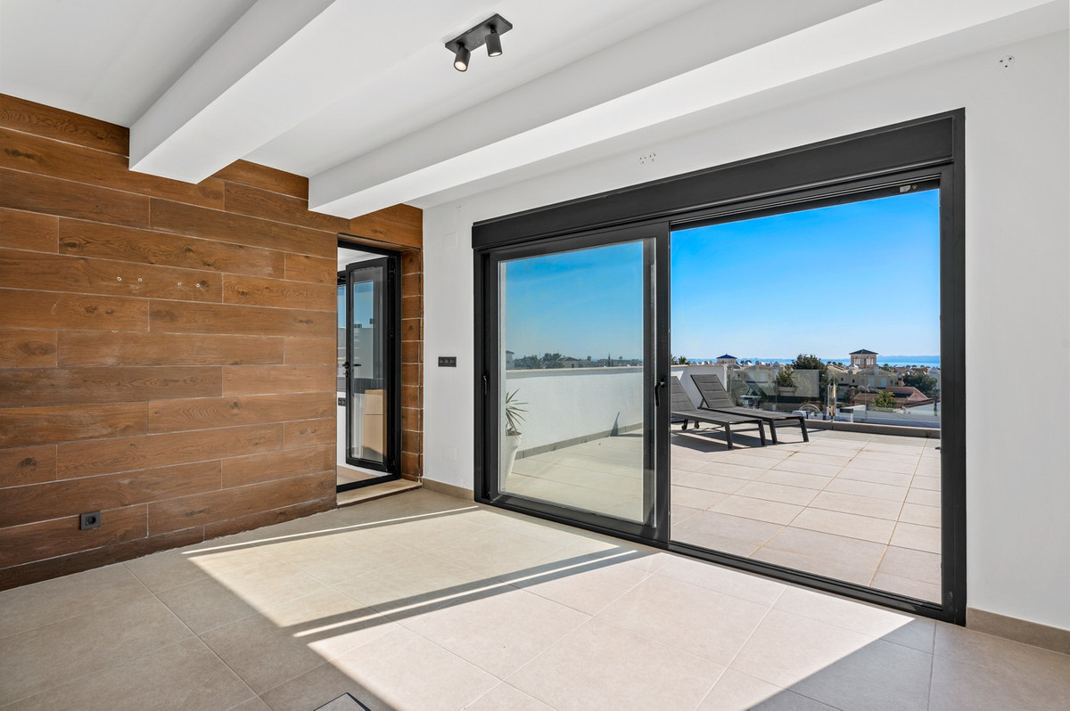 Se vende Villa - Chalet de 4 dormitorios en Costa Blanca, Alicante, España
