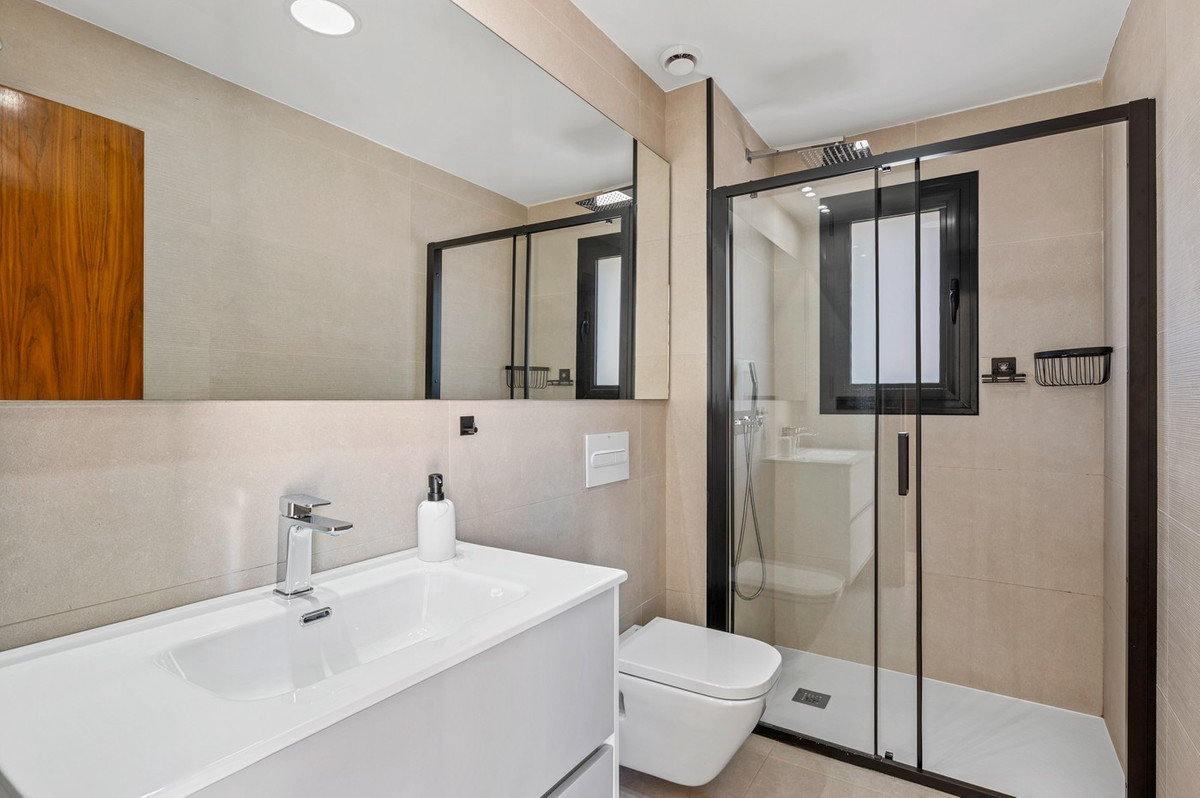 Se vende Villa - Chalet de 4 dormitorios en Costa Blanca, Alicante, España