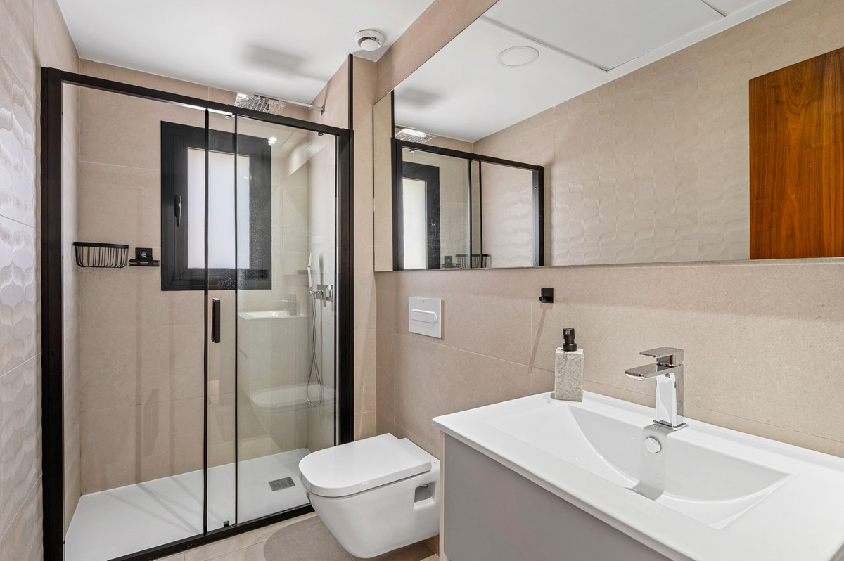Se vende Villa - Chalet de 4 dormitorios en Costa Blanca, Alicante, España