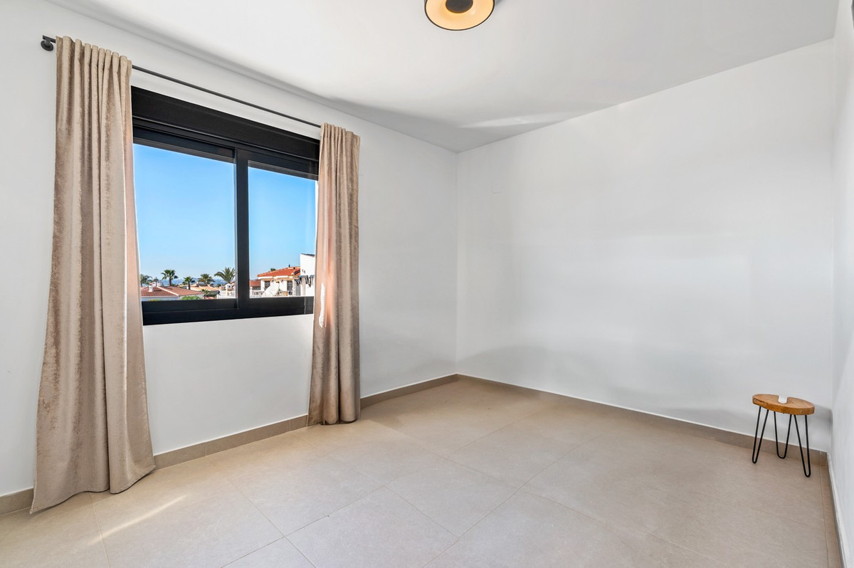 Se vende Villa - Chalet de 4 dormitorios en Costa Blanca, Alicante, España
