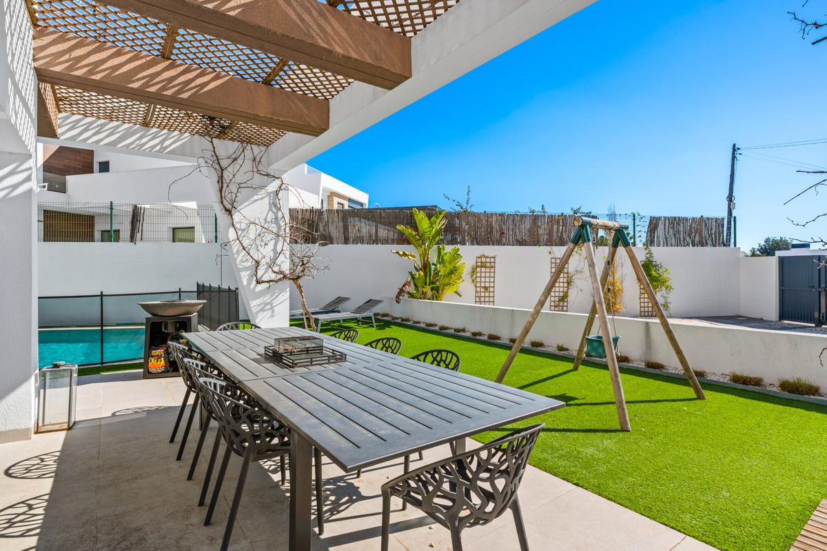 Se vende Villa - Chalet de 4 dormitorios en Costa Blanca, Alicante, España