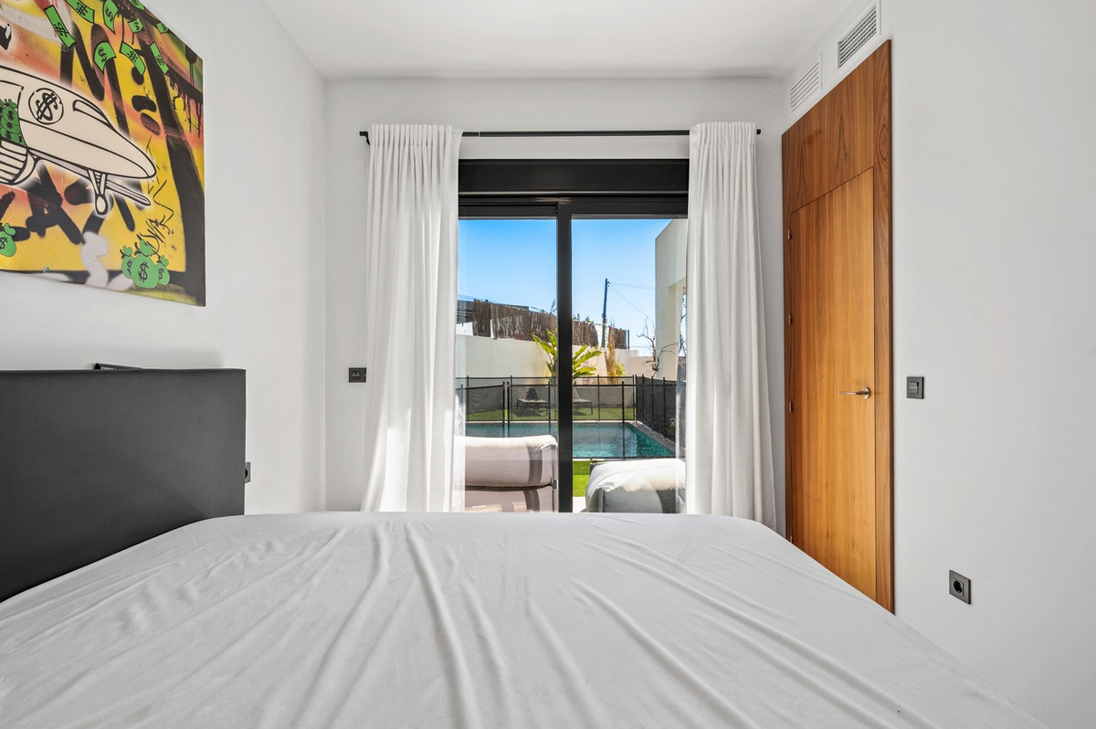 Se vende Villa - Chalet de 4 dormitorios en Costa Blanca, Alicante, España