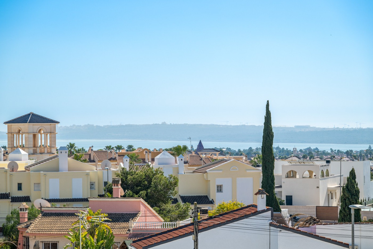 Se vende Villa - Chalet de 4 dormitorios en Costa Blanca, Alicante, España