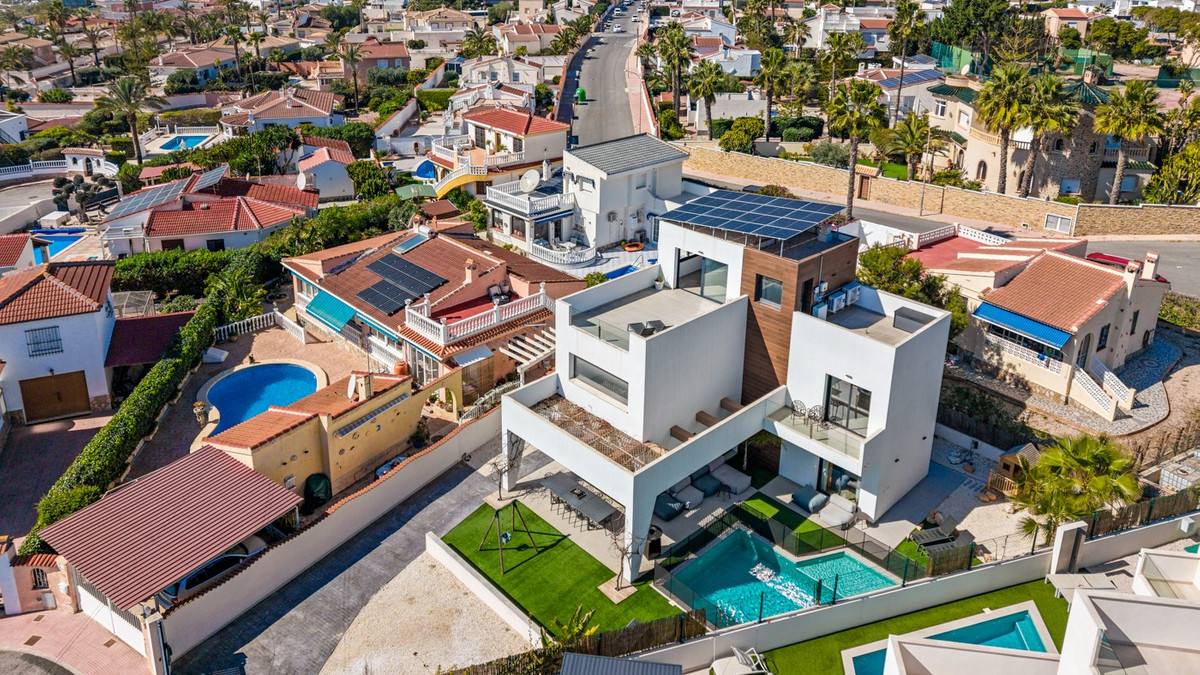 Se vende Villa - Chalet de 4 dormitorios en Costa Blanca, Alicante, España