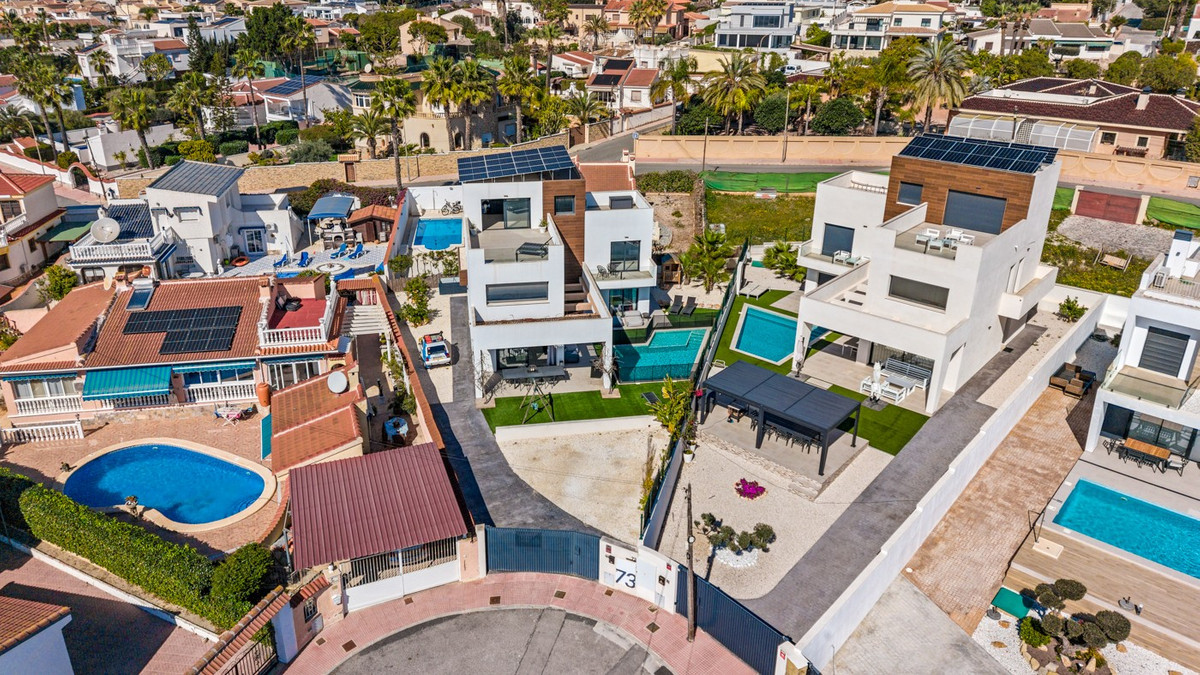Se vende Villa - Chalet de 4 dormitorios en Costa Blanca, Alicante, España