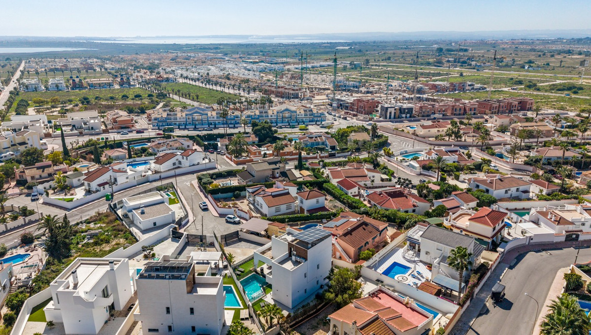 Se vende Villa - Chalet de 4 dormitorios en Costa Blanca, Alicante, España
