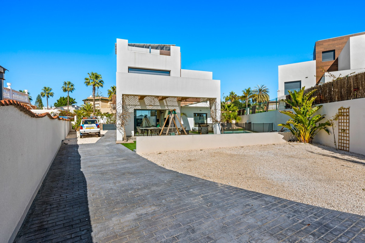 Se vende Villa - Chalet de 4 dormitorios en Costa Blanca, Alicante, España