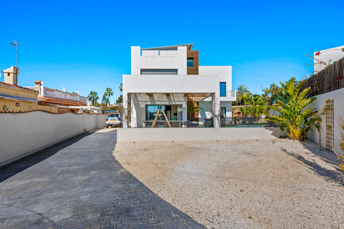 Se vende Villa - Chalet de 4 dormitorios en Costa Blanca, Alicante, España