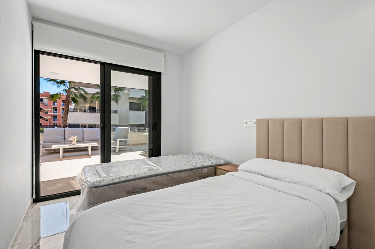 Se vende Apartamento Planta Baja de 2 dormitorios en Costa Blanca, Alicante, España