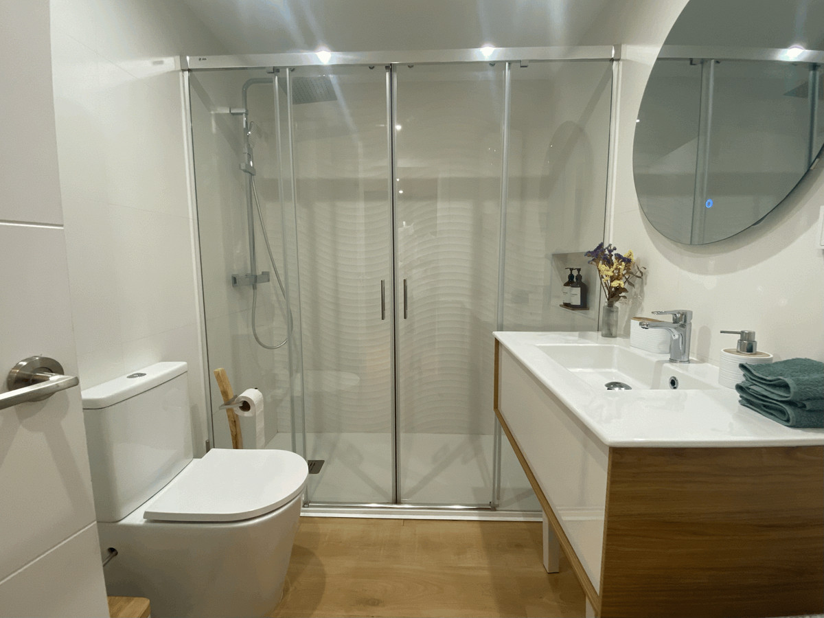Se vende Apartamento Planta Media de 2 dormitorios en Costa Del Sol, Málaga, España