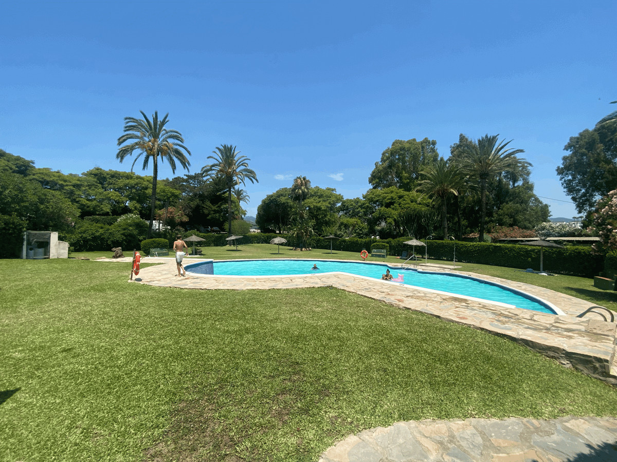 Se vende Apartamento Planta Media de 2 dormitorios en Costa Del Sol, Málaga, España