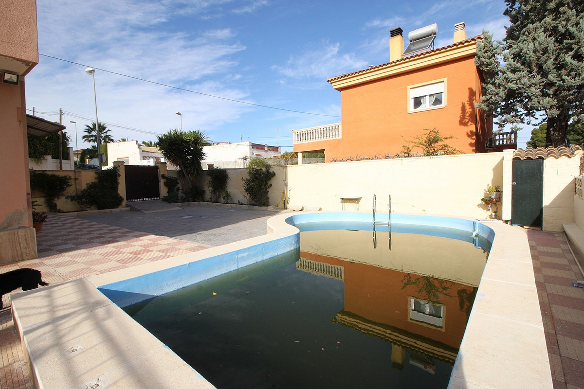 4 Bed Townhouse for sale in Monóvar Costa Blanca, Alicante, Spain