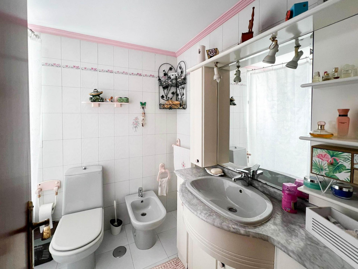 Se vende Villa - Chalet de 3 dormitorios en Costa Del Sol, Málaga, España
