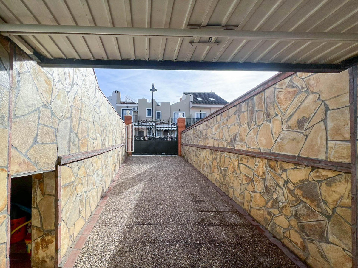 Se vende Villa - Chalet de 3 dormitorios en Costa Del Sol, Málaga, España