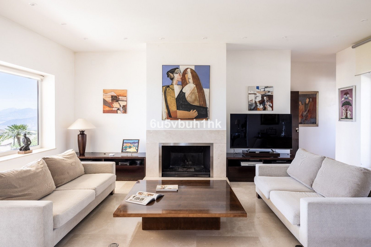 5 Bed Townhouse for sale in Antequera Costa Del Sol, Málaga, Spain