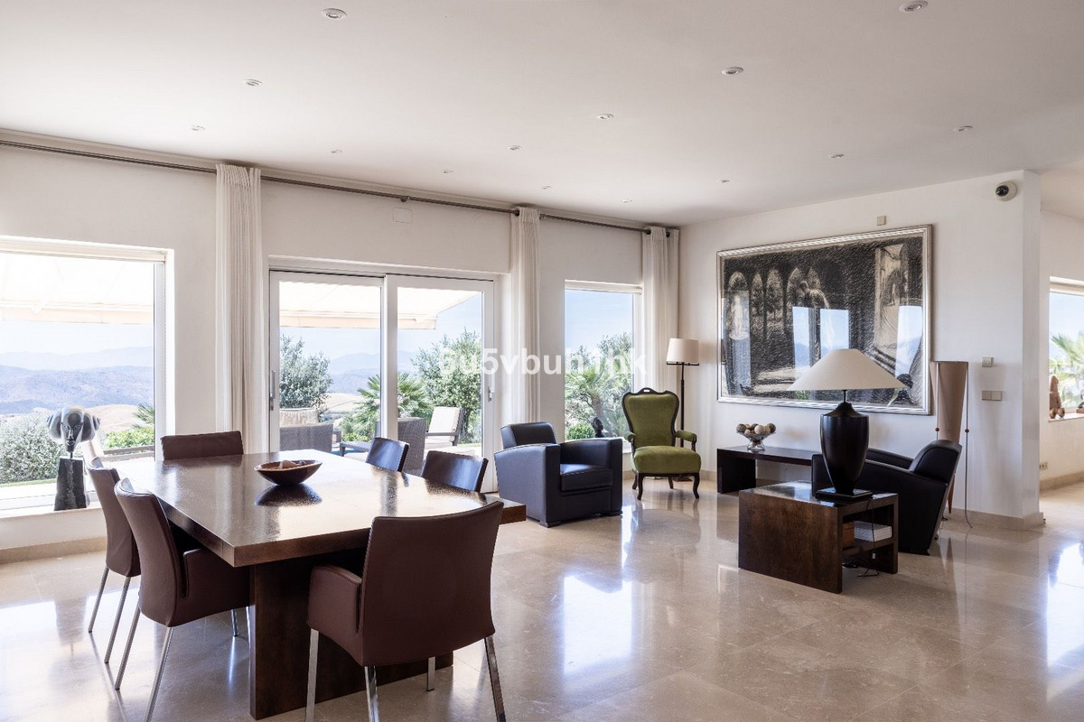 5 Bed Townhouse for sale in Antequera Costa Del Sol, Málaga, Spain