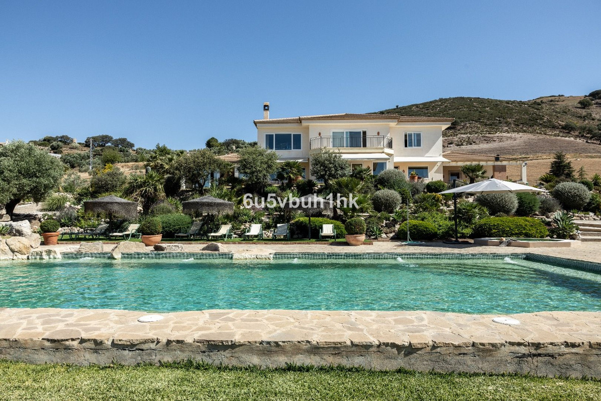 5 Bed Townhouse for sale in Antequera Costa Del Sol, Málaga, Spain