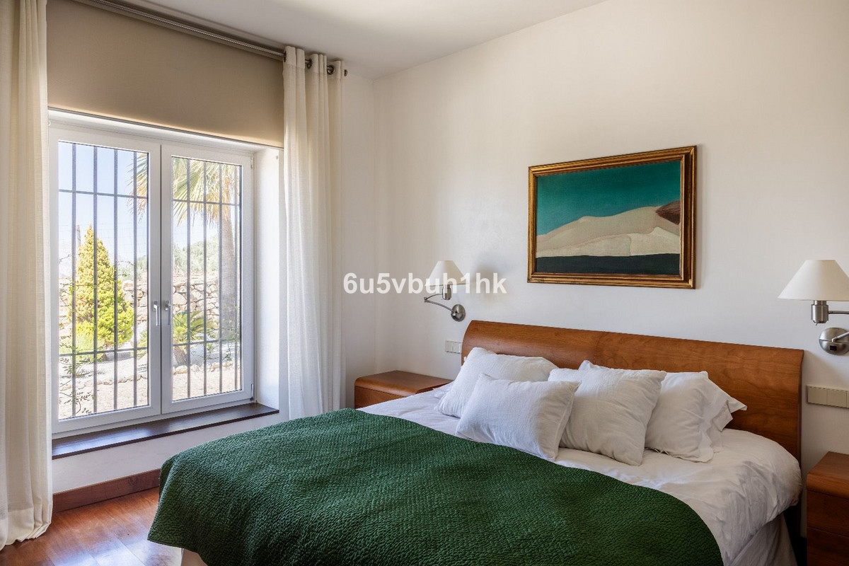5 Bed Townhouse for sale in Antequera Costa Del Sol, Málaga, Spain