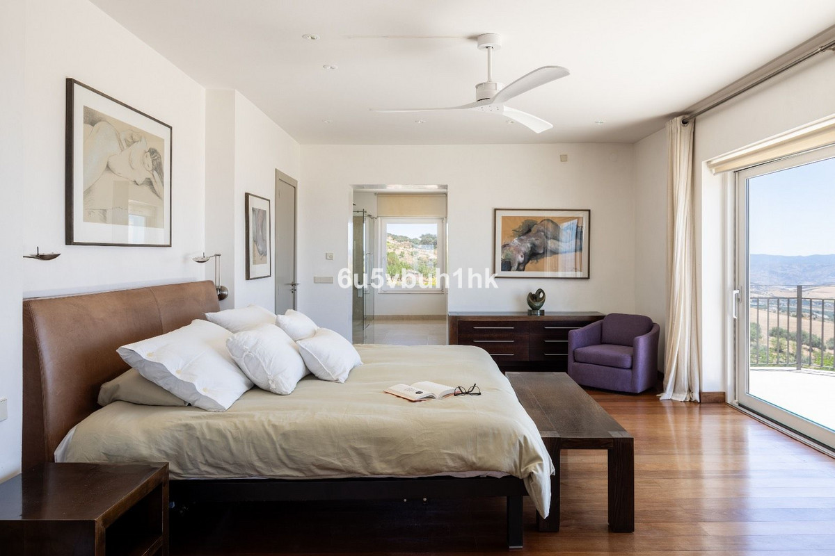 5 Bed Townhouse for sale in Antequera Costa Del Sol, Málaga, Spain