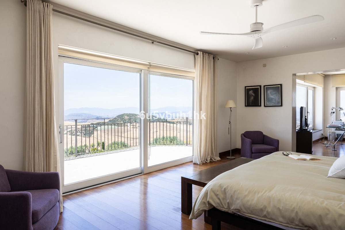 5 Bed Townhouse for sale in Antequera Costa Del Sol, Málaga, Spain