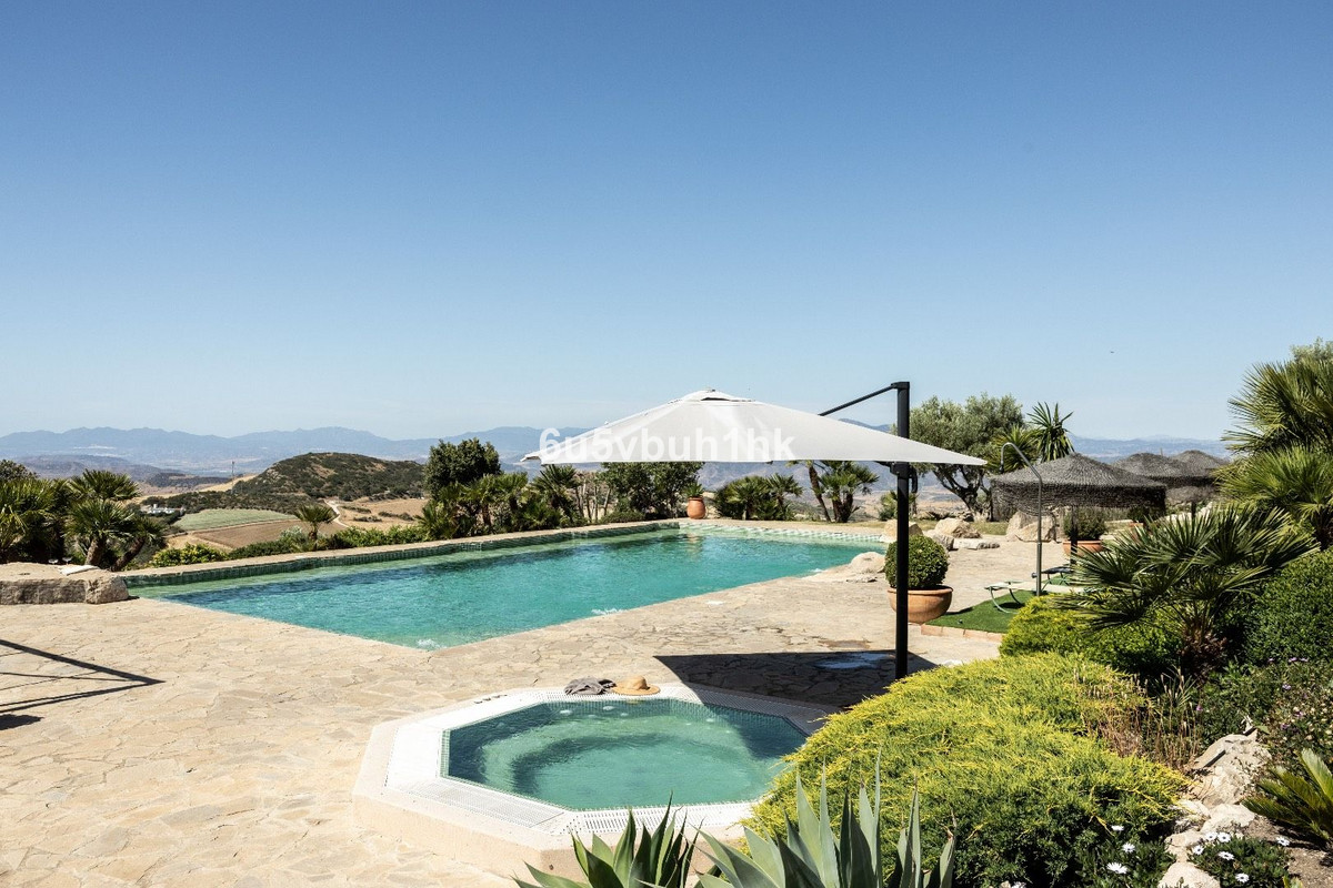 5 Bed Townhouse for sale in Antequera Costa Del Sol, Málaga, Spain