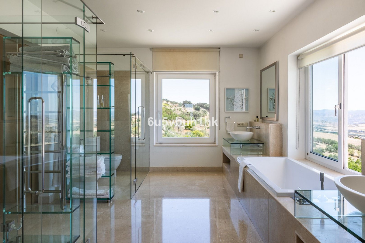 5 Bed Townhouse for sale in Antequera Costa Del Sol, Málaga, Spain