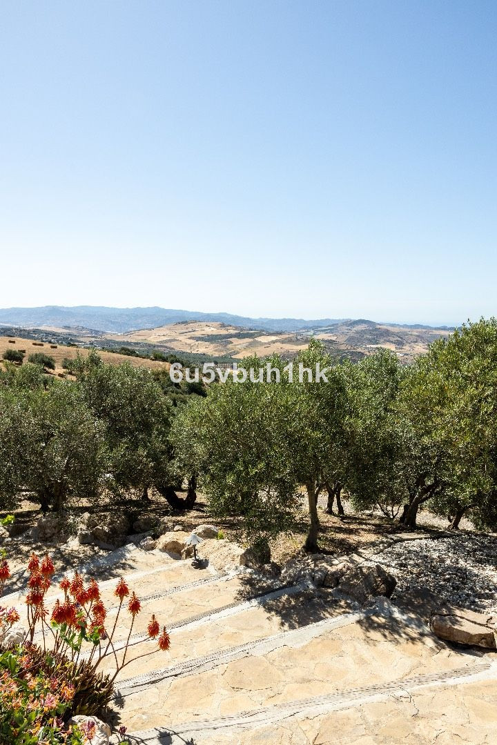 5 Bed Townhouse for sale in Antequera Costa Del Sol, Málaga, Spain