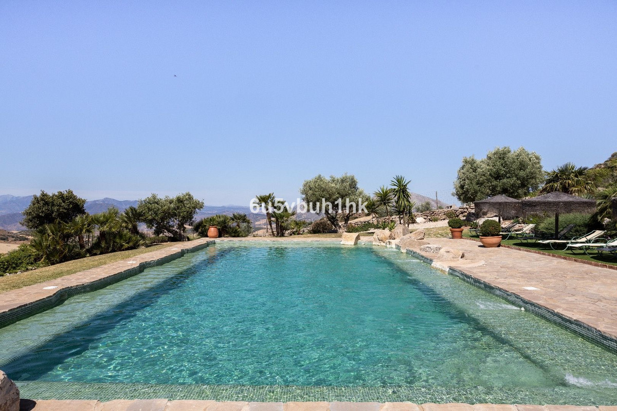 5 Bed Townhouse for sale in Antequera Costa Del Sol, Málaga, Spain