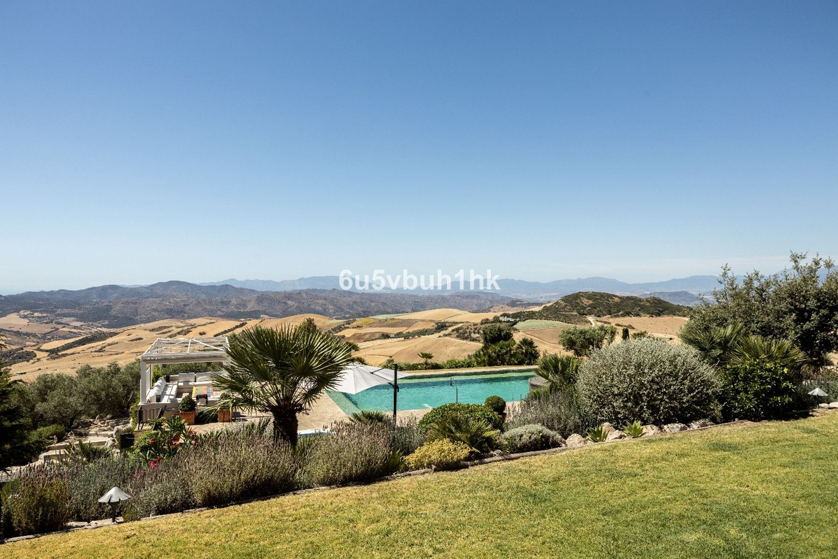 5 Bed Townhouse for sale in Antequera Costa Del Sol, Málaga, Spain