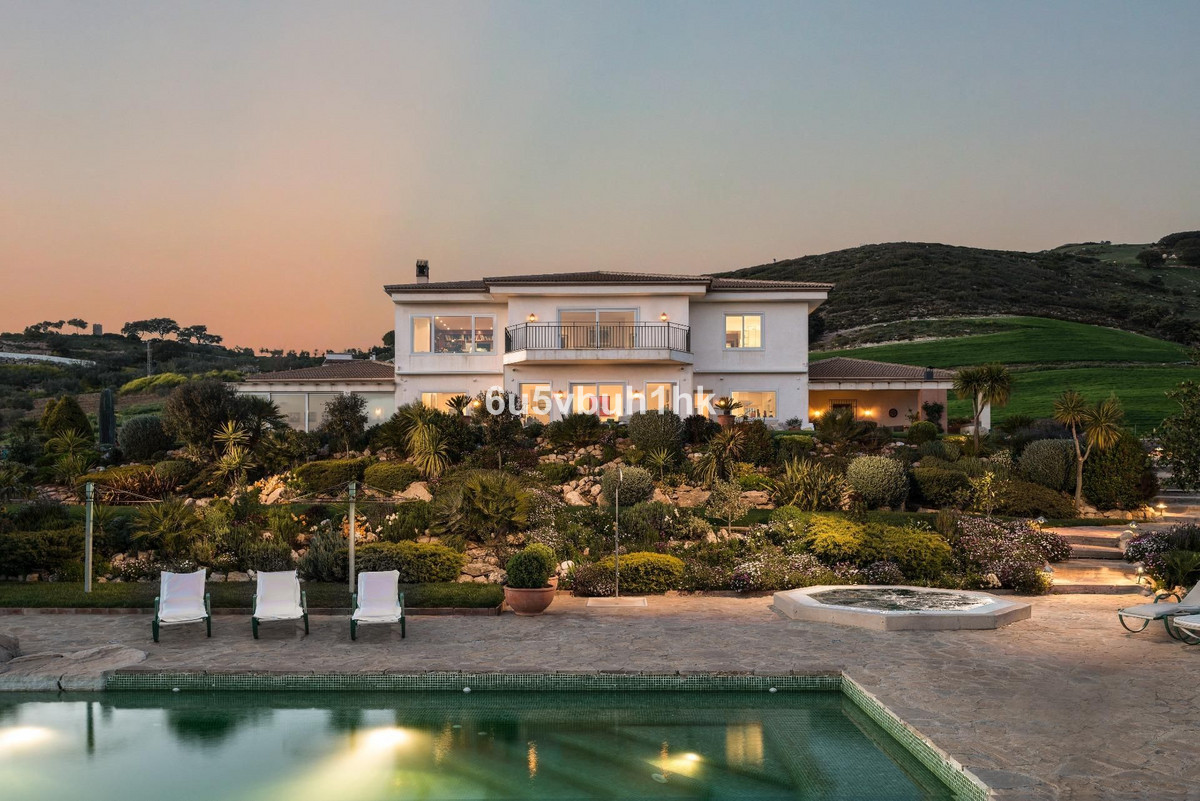 5 Bed Townhouse for sale in Antequera Costa Del Sol, Málaga, Spain
