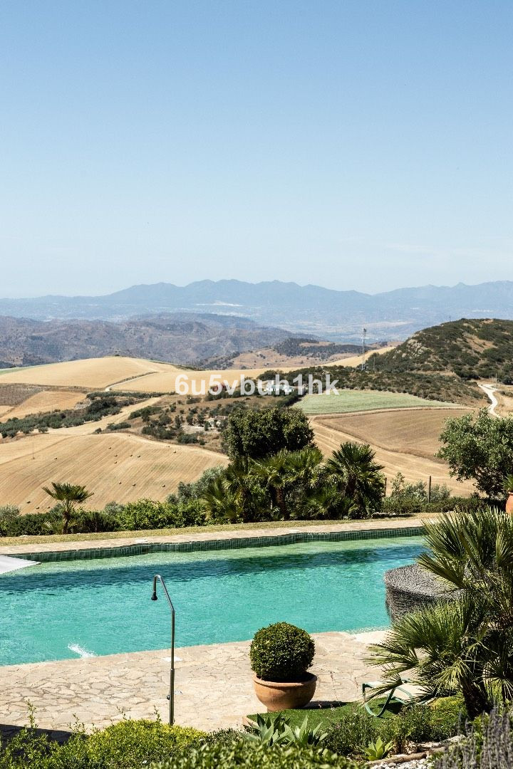 5 Bed Townhouse for sale in Antequera Costa Del Sol, Málaga, Spain