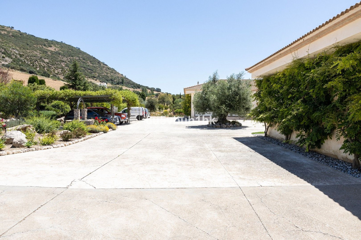 5 Bed Townhouse for sale in Antequera Costa Del Sol, Málaga, Spain
