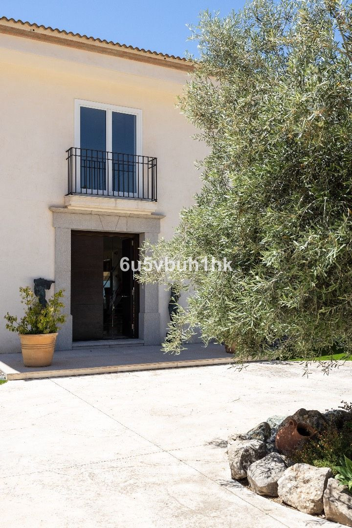 5 Bed Townhouse for sale in Antequera Costa Del Sol, Málaga, Spain