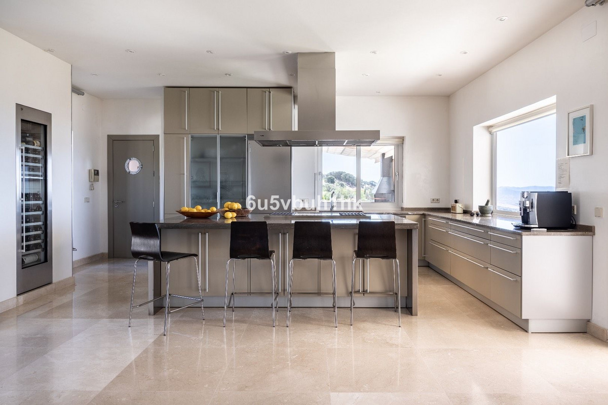 5 Bed Townhouse for sale in Antequera Costa Del Sol, Málaga, Spain