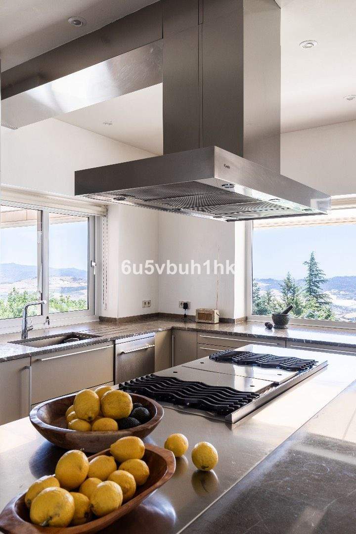 5 Bed Townhouse for sale in Antequera Costa Del Sol, Málaga, Spain