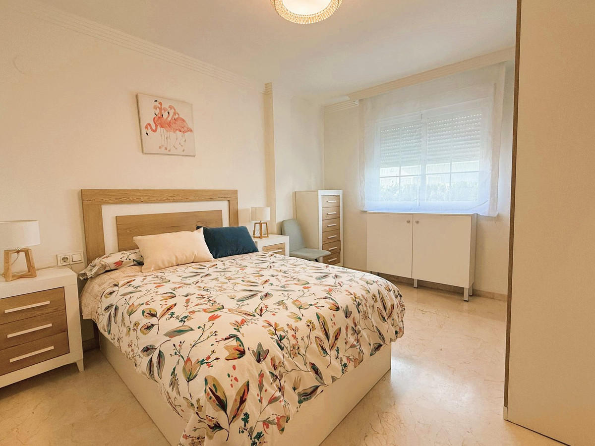Se vende Apartamento Planta Media de 2 dormitorios en Costa Del Sol, Málaga, España