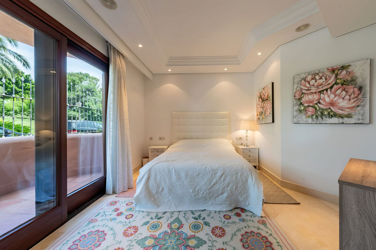 Se vende Apartamento Planta Baja de 3 dormitorios en Costa Del Sol, Málaga, España