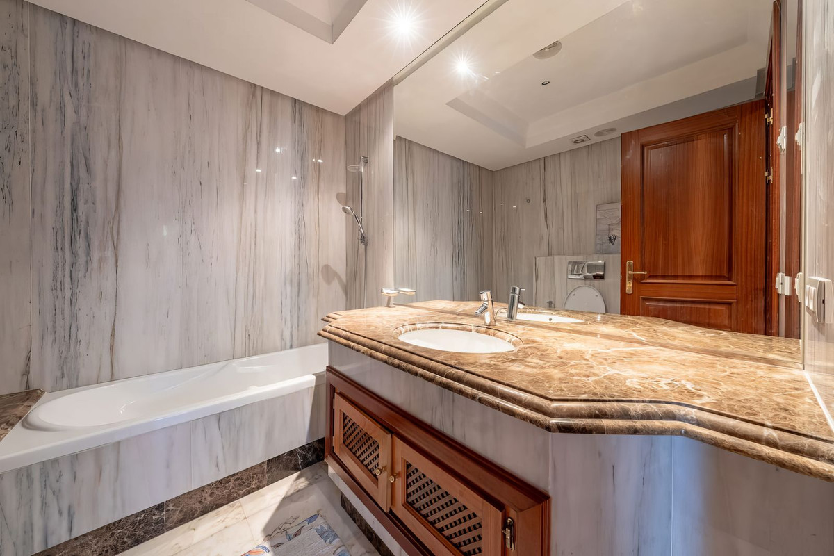Se vende Apartamento Planta Baja de 3 dormitorios en Costa Del Sol, Málaga, España